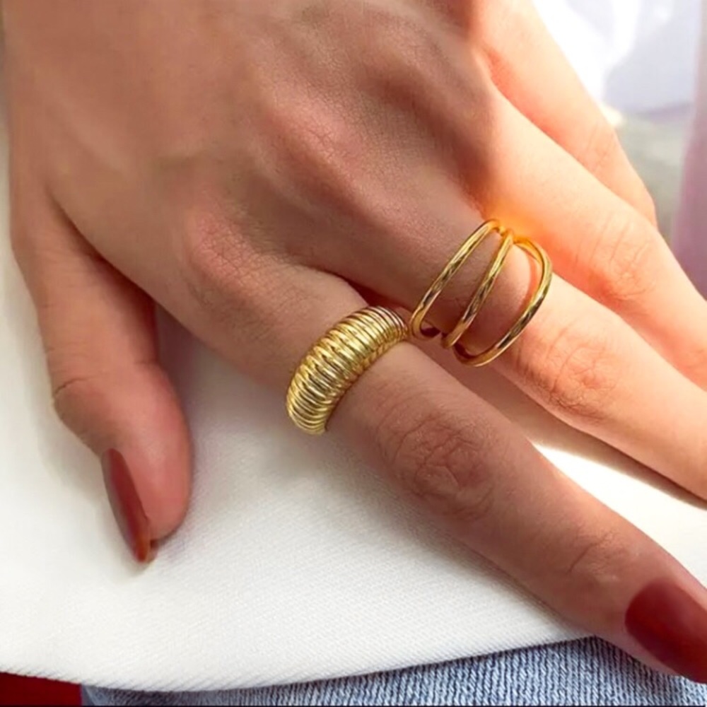 ⚜️𝟯𝟬%𝗢𝗙𝗙 𝗯𝘂𝗻𝗱𝗹𝗲𝘀 𝟯+⚜️ NEW Gold Textured Adjustable Dome Ring - Picture 7 of 12